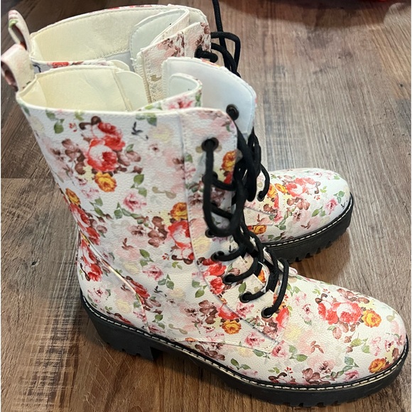 Floral combat boot - Picture 4 of 9